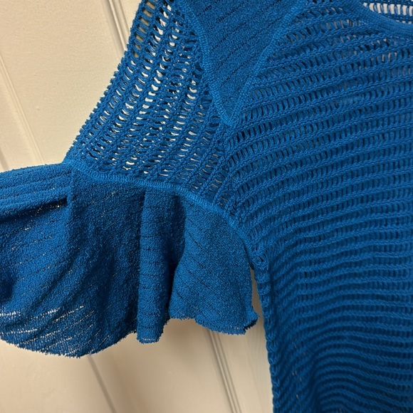 Free People royal blue crocheted sheer short sleeve sweater top ruffle S - Picture 4 of 7